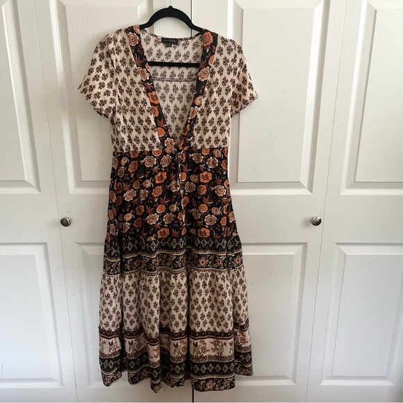 Aly Daly Dresses & Skirts - Aly Daly Floral V-Neck Maxi Dress